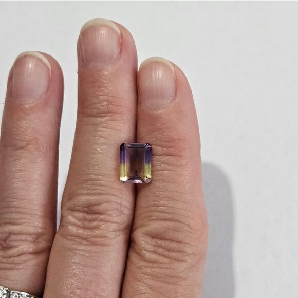 💎Bolivian Ametirine with an almost perfect color split. Beautiful! - Picture 3 of 3